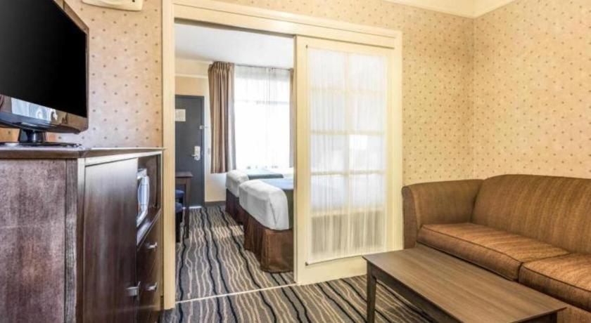 Ramada By Wyndham Hotel 2*