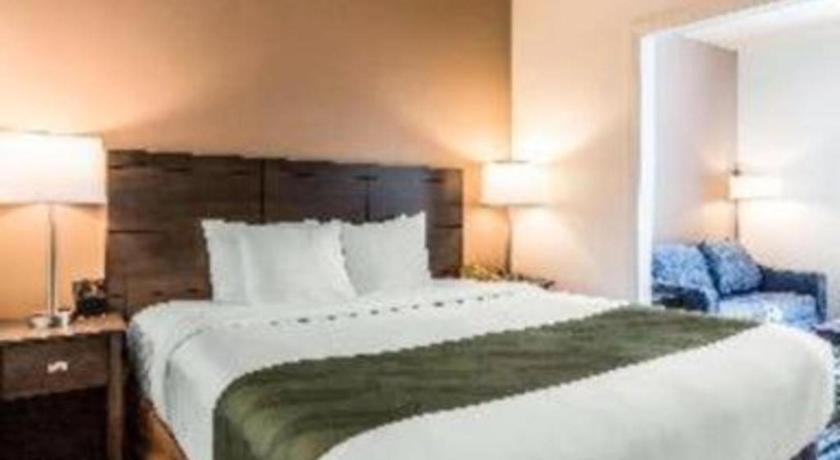 Ramada By Wyndham Hotel San Diego
